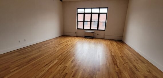 Spacious Bushwick Commercial Loft – 900 Sq Ft, Customizable, Prime Location! With private bathroom.