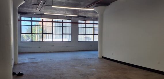 Spacious Industrial Loft Office for Lease in Williamsburg, Brooklyn – 2,200 Sq Ft