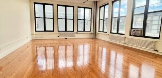 LARGE COMMERCIAL LOFT IN BUSHWICK.