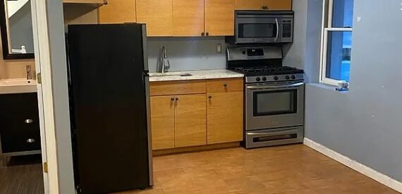 Spacious 5BR Park Slope Townhouse w/ Private Yard – No Fee, Prime Location