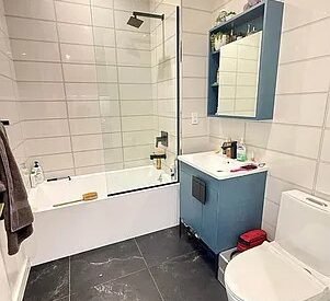 Luxury 1BR w/ Balcony, Gym, Parking &amp; Full Amenities in Little Caribbean 🌇🚗🏋️‍♂️