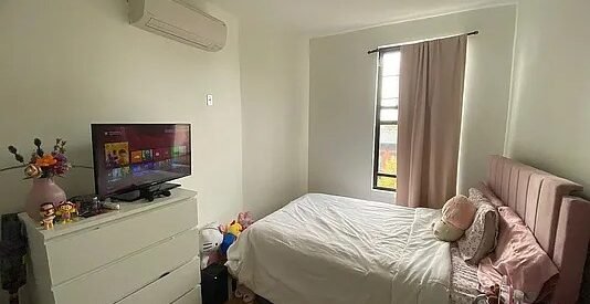 Modern 2-Bedroom Apartment with Laundry &amp; AC in Ocean Hill, Brooklyn – No Fee!