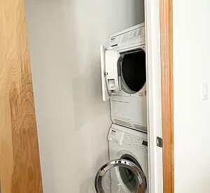 4Br 2Baths No Fee Washer dryer in the Unit