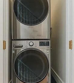 Modern 1BR Commercial Space w/ Balcony, 2 Baths &amp; Private Entrance – Bushwick Gem