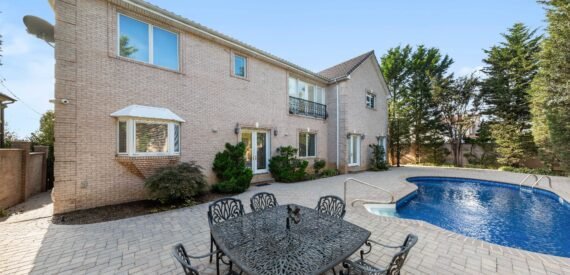 Malba Home for Sale