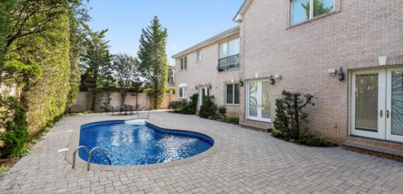 Malba Home for Sale