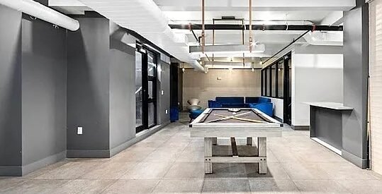 Luxury 1BR w/ Balcony, Gym, Parking &amp; Full Amenities in Little Caribbean 🌇🚗🏋️‍♂️