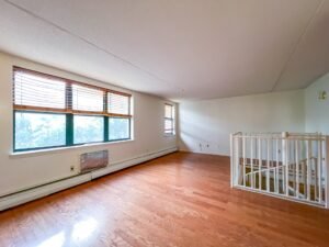 Split Level 3 Bedroom, 2 Bathroom. Great Harlem Location!