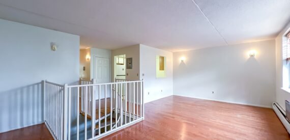 Split Level 3 Bedroom, 2 Bathroom. Great Harlem Location!
