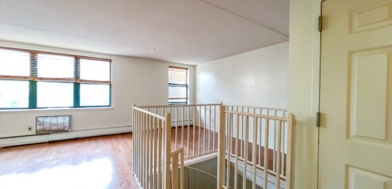 Split Level 3 Bedroom, 2 Bathroom. Great Harlem Location!