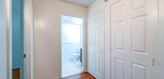 Split Level 3 Bedroom, 2 Bathroom. Great Harlem Location!