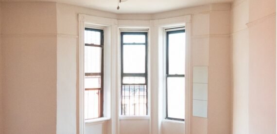 SPACIOUS SUNNY STUDIO STEPS FROM PROSPECT PARK F,N,R,G TRAINS