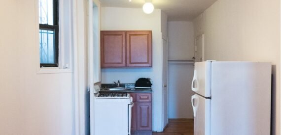 SPACIOUS SUNNY STUDIO STEPS FROM PROSPECT PARK F,N,R,G TRAINS