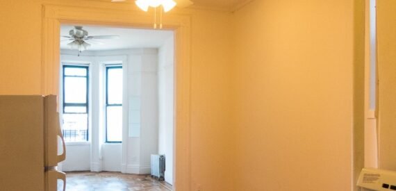 SPACIOUS SUNNY STUDIO STEPS FROM PROSPECT PARK F,N,R,G TRAINS