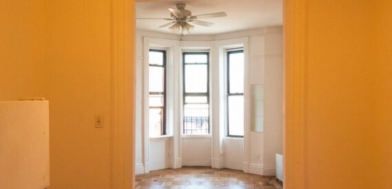 SPACIOUS SUNNY STUDIO STEPS FROM PROSPECT PARK F,N,R,G TRAINS