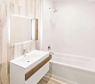 No Fee! Ultra-Modern 2BR Apartment in Prime Tribeca w/ Rooftop &amp; Gym