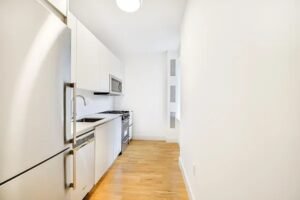 Modern 3BR Loft-Style Studio in Crown Heights | Prime Transit | Pet Friendly 🏙️✨