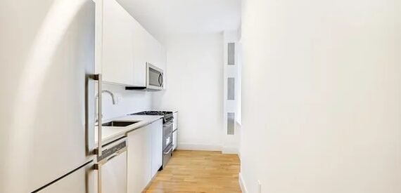 Modern 3BR Loft-Style Studio in Crown Heights | Prime Transit | Pet Friendly 🏙️✨