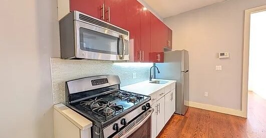 Modern 3Bed, 1.5Bath in Boutique Building—Prime North Crown Heights Location