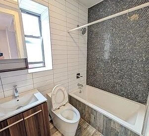 Modern 3Bed, 1.5Bath in Boutique Building—Prime North Crown Heights Location