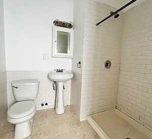 Modern 2BR Bushwick Apartment—Laundry, Pet Friendly, Steps to L &amp; M Trains!