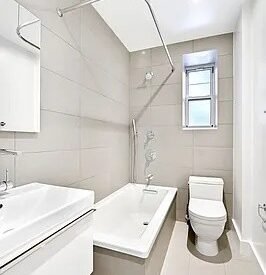 Modern 3BR Loft-Style Studio in Crown Heights | Prime Transit | Pet Friendly 🏙️✨