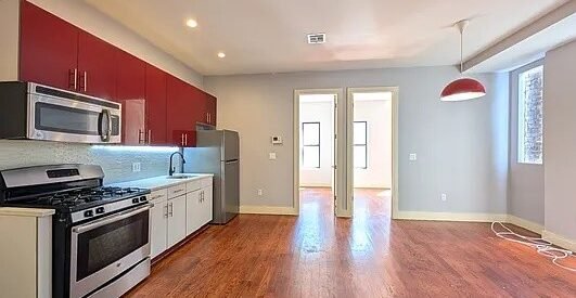 Modern 3Bed, 1.5Bath in Boutique Building—Prime North Crown Heights Location