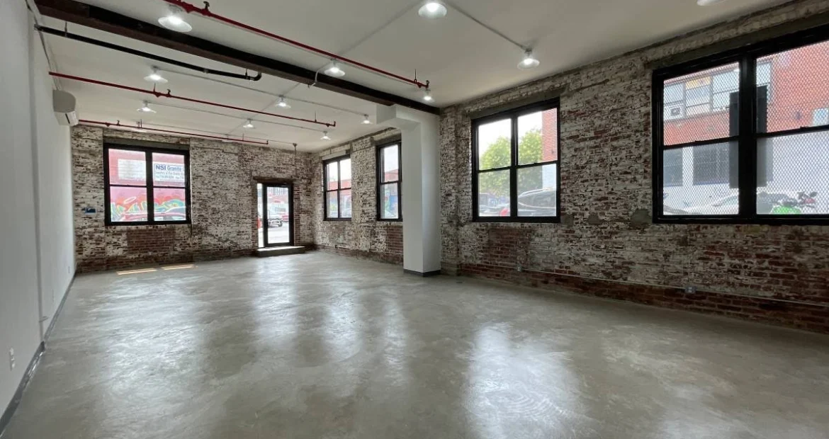 Beautiful corner loft space east williamsburg with a bathroom
