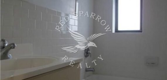 Amazing open layout on East 87th Street in Carnegie Hill