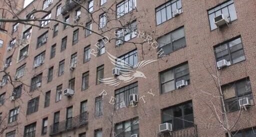 Amazing open layout on East 38th Street in Murray Hill