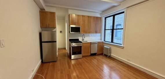 Amazing open layout on West 55th Street in Hell&#8217;s Kitchen