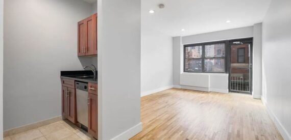 Spacious studio on East 37th Street in Murray Hill