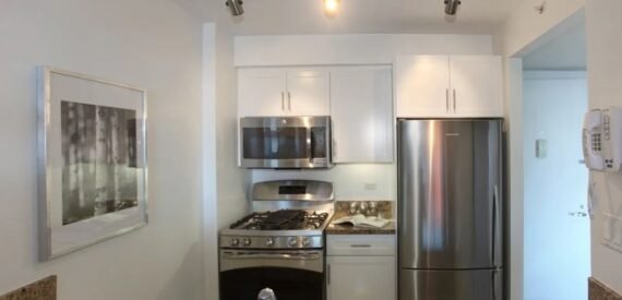 Amazing 1 bed on West 61st Street in Lincoln Square