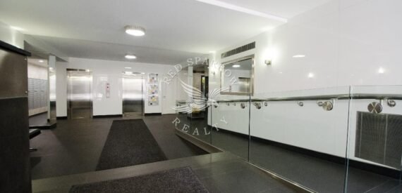 Amazing open layout on East 38th Street in Murray Hill