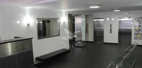 Amazing open layout on East 38th Street in Murray Hill