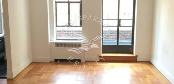 Amazing open layout on East 38th Street in Murray Hill