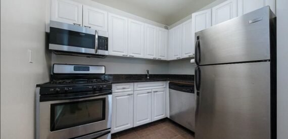Amazing 1 bed on West 68th Street in Lincoln Square