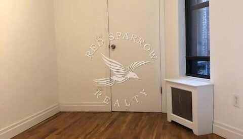 Amazing railroad 2 bed on East 89th Street in Yorkville