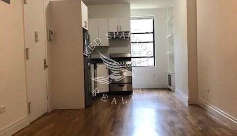 Amazing railroad 2 bed on East 89th Street in Yorkville