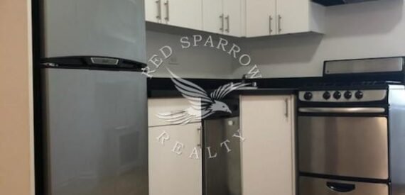 Amazing railroad 2 bed on East 89th Street in Yorkville