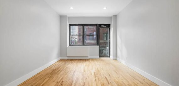 Spacious studio on East 37th Street in Murray Hill