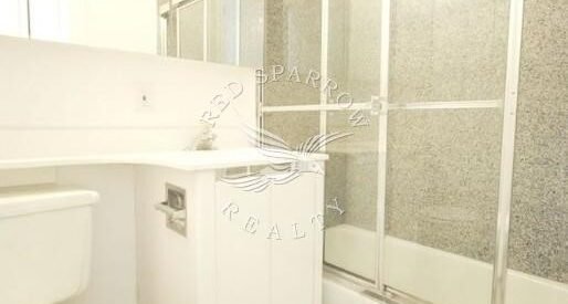 Charming open layout on East 37th Street in Murray Hill