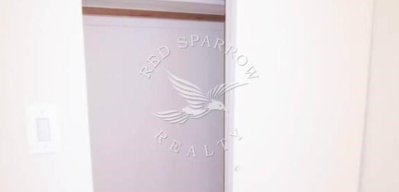 Charming open layout on East 37th Street in Murray Hill