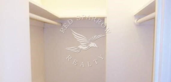 Charming open layout on East 37th Street in Murray Hill