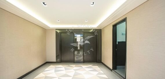 Amazing open layout on East 16th Street in Gramercy Park