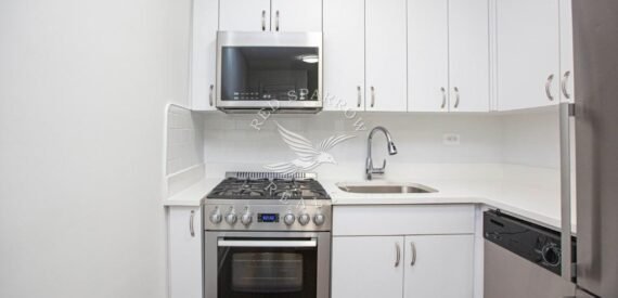 Amazing open layout on East 16th Street in Gramercy Park