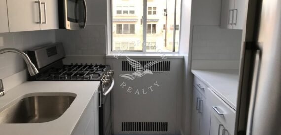 Renovated top floor 1 bed in Greenwich Village