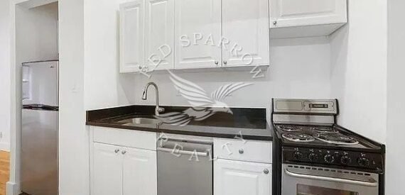 Amazing open layout on East 37th Street in Murray Hill