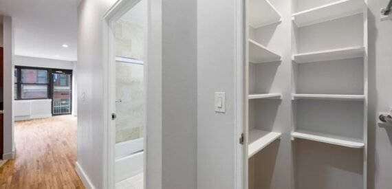 Spacious studio on East 37th Street in Murray Hill