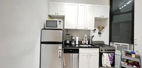 Amazing 1 bed on East 14th Street in Gramercy Park